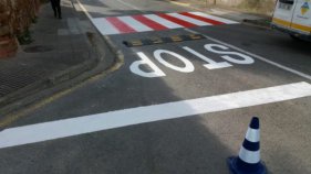 Pals reforça la pintura i la senyalització a la via pública pels 'Camins escolars segurs'