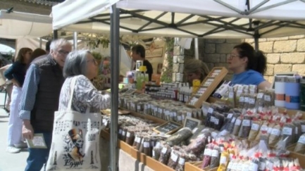 Peratallada s’omple d’aromes amb una nova edició de la Fira de les Herbes