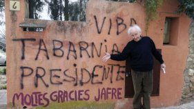 Pinten 'Viba Tabarnia presidente' a la casa d'Albert Boadella a Jafre