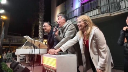 Platja d’Aro encén el Nadal amb una encesa de llums plena d’humor