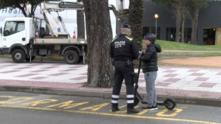 Platja d'Aro engega una campanya informativa sobre l'ús dels patinets