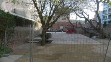 Polèmica per l'estat del pati de l'escola de Sant Feliu de Guíxols