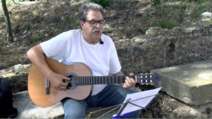 Ramon Manent interpreta la notícia cantada 'La pedrera d'Ullà 2023'