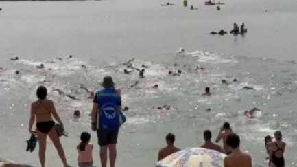 Rècord de participació a la 51a Travessa de Sant Feliu de Guíxols amb més de 200 nedadors