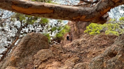 Rescaten un excursionista bloquejat a 20 metres d’altura a la via ferrada de Cala del Molí