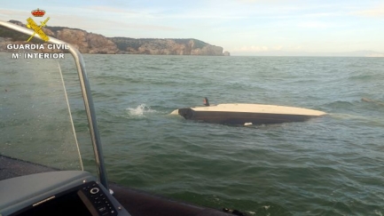 Rescaten una família després que el seu veler bolqués i quedessin a la deriva a l'Estartit