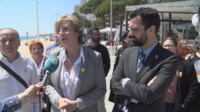 Roger Torrent fa campanya amb Montse Rovira a Platja d'Aro