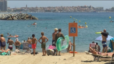 Sant Antoni es mulla per l’esclerosi múltiple amb una jornada solidària a la platja