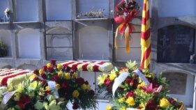Sant Feliu celebra l’ofrena floral a Josep Irla