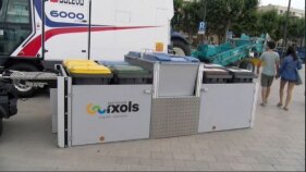 Sant Feliu presenta els nous remolcs amb contenidors