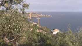 Sant Feliu suspèn les llicències d’obres a Punta Brava un any