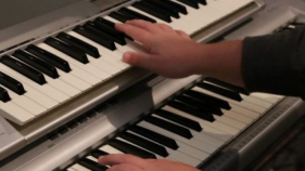Santa Cristina descobreix el mètode Suzuki per aprendre a tocar el piano