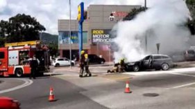 S'incendia un cotxe a la carretera de Girona de Sant Feliu de Guíxols