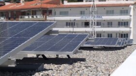 S'instal·len noves plaques solars al Club Nàutic de l'Estartit