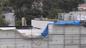 SOM critica la instal·lació d'aparells a la coberta del nou Centre Cívic de Castell d'Aro