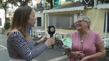 Sortim al carrer per conèixer com anirà la venda de panellets i si la gent sap fer-los