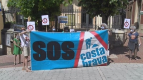 SOS Costa Brava protesta contra projectes urbanístics a Palamós, Palafrugell i Begur