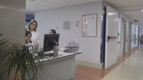 Tancament de consultoris i restricció de visites als centres sanitaris