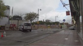Tallen el trànsit d'un tram del carrer Dos de Maig durant un mes