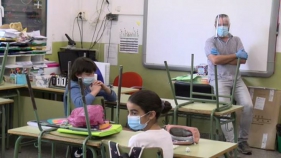 Tornada desigual de l'alumnat a l'escola coincidint amb l'entrada a la fase 2