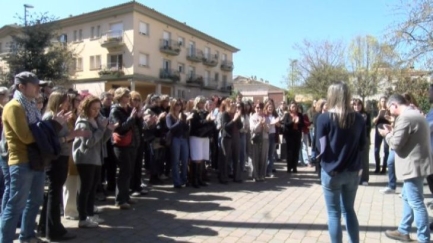 Treballadors socials es concentren davant el Consell Comarcal per rebutjar una agressió