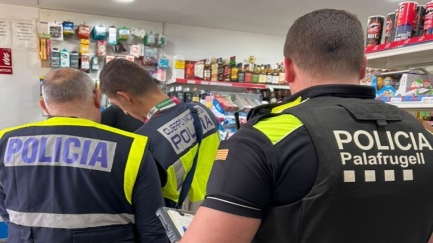 Tres detinguts i un local precintat en un dispositiu policial conjunt a Palafrugell