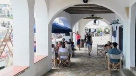 UGT demana repensar el 'monocultiu' de turisme i serveis al Baix Empordà