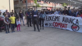 Un centenar de persones es concentren contra el racisme de SOM Catalans