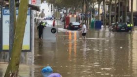 Un fort aiguat inunda carrers i baixos de Sant Feliu i Platja d'Aro