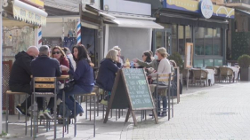 Un respir per la restauració però no pas pel comerç local