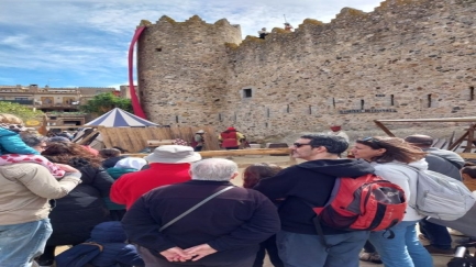 Una cinquantena d'activitats i les parades artesanes donen vida al Mercat Medieval