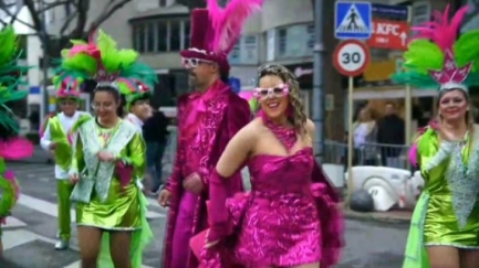 Una desena de colles participen en la rua d'exhibició de Platja d'Aro