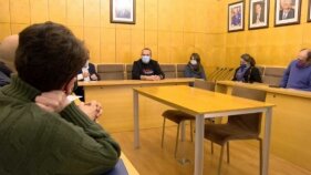 Una dotzena de persones participen en la reunió sobre la cessió d'habitatges als refugiats