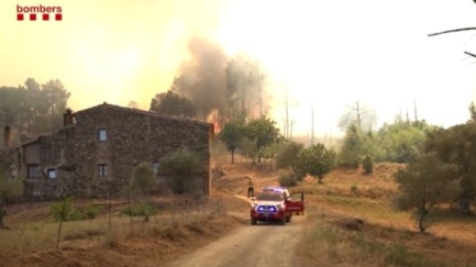 Una revifada a tocar de Mas Ambrós marca la matinada de l'incendi de les Gavarres