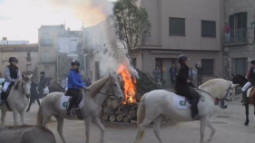 Verges celebra Sant Antoni Abat amb una gran foguera