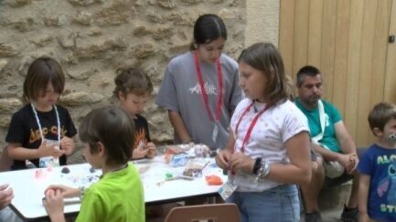 Vulpellac s’omple de cultura amb la quarta Fira del Conte dels alumnes de primària