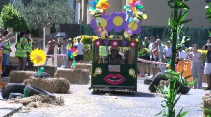 La Baixada de Carretons omple de públic i creativitat els carrers de Palafrugell