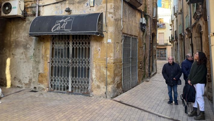 20 anys pagant un pis on no hi pot viure ni tampoc reformar-lo