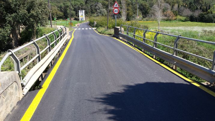 Acaba l'asfaltatge del camí de Castell a Palamós