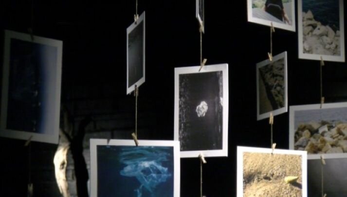 Així és 'CRIATURES' l’exposició que transforma els plàstics dels mars en art i consciència