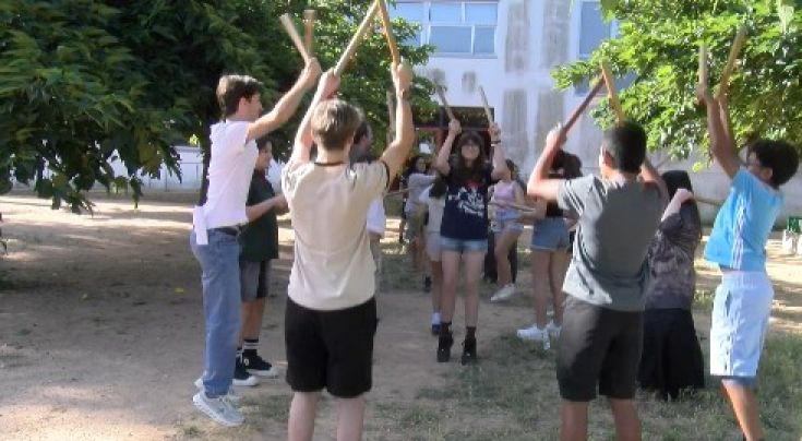 Alumnes de l'INS Ridaura descobeixen la cultura popular catalana amb les entitats locals