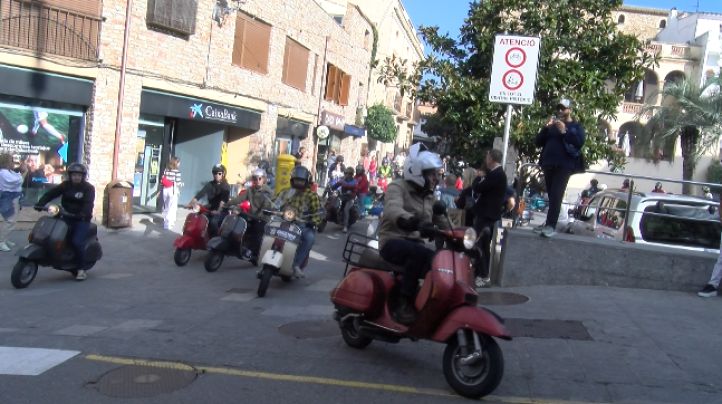 Begur reuneix aficionats als Scooters en la 9è Aplec dels Scooters Club Begur