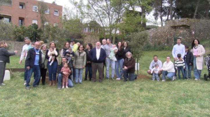 Calonge planta arrels de futur amb els nadons del 2025