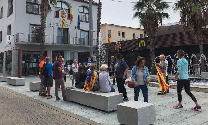 Concentracions davant d'alguns ajuntaments del Baix Empordà