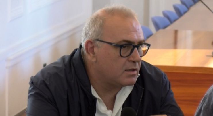Detenen Pere Albó per masturbar-se en una piscina d'un hotel a Santa Susanna