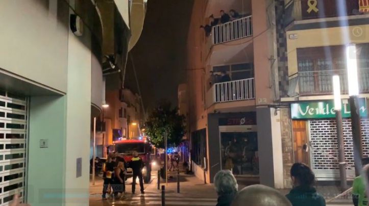 Deu persones ateses per un incendi a un edifici ocupat de Palamós