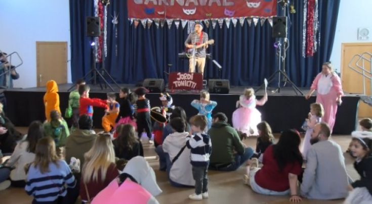 Disfresses de tota mena per acomiadar el Carnaval a Esclanyà