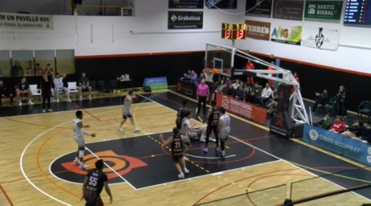 El Bisbal Bàsquet cau amb honor davant l’Albacete al Pavelló Vell (74 - 78)