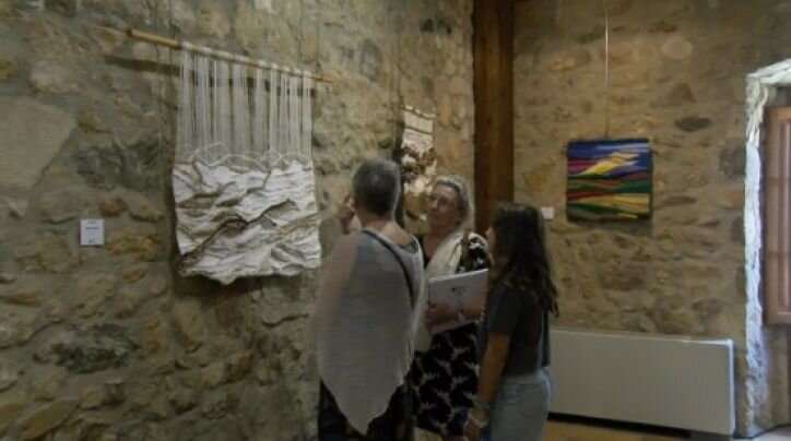 El Castell de Benedormiens s’omple d’art tèxtil amb la Biennal de Tapís