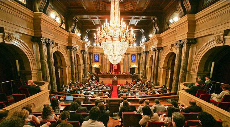 El Parlament insta el Govern a estudiar si la Costa Brava està saturada